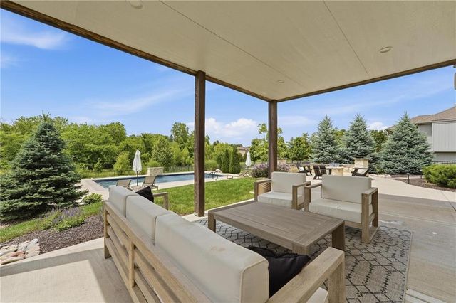 2906 SW Arthur Drive, Lee's Summit, MO 64082