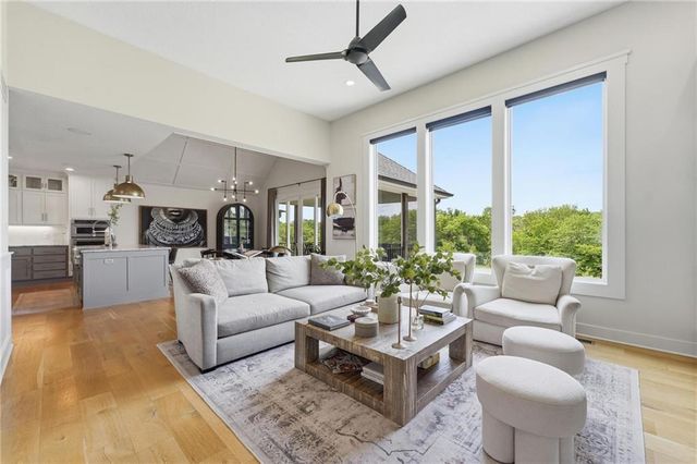 2906 SW Arthur Drive, Lee's Summit, MO 64082