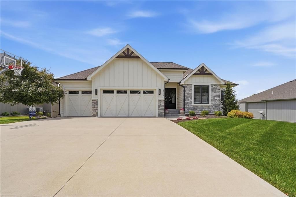 2906 SW Arthur Drive, Lee's Summit, MO 64082