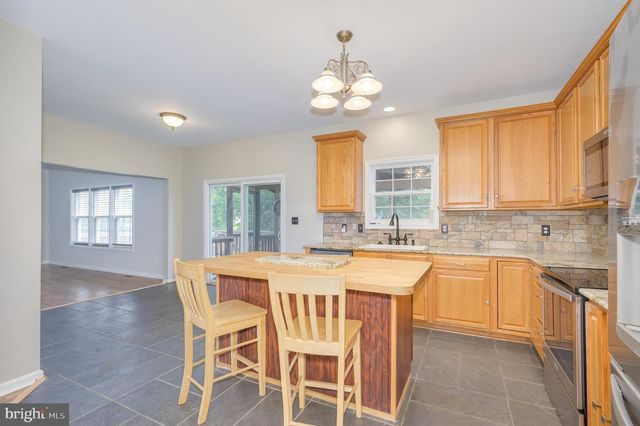 385 THAYERS GULL DR, Martinsburg, WV 25405