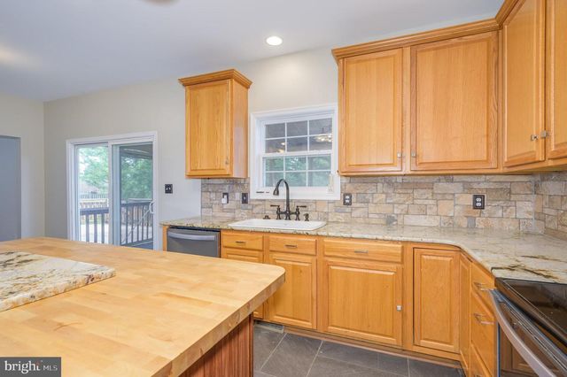 385 THAYERS GULL DR, Martinsburg, WV 25405