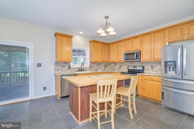 385 THAYERS GULL DR, Martinsburg, WV 25405