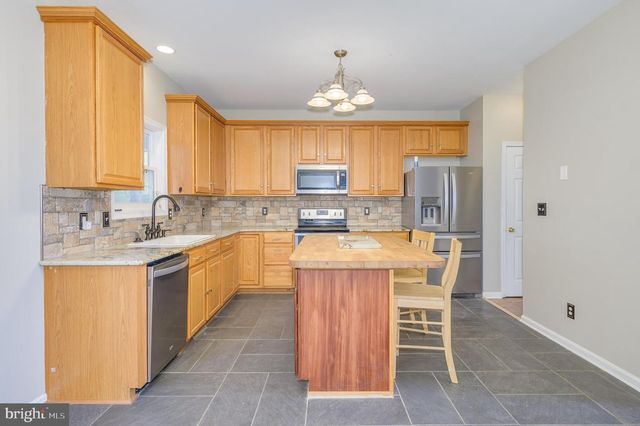 385 THAYERS GULL DR, Martinsburg, WV 25405