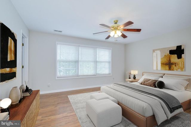 385 THAYERS GULL DR, Martinsburg, WV 25405