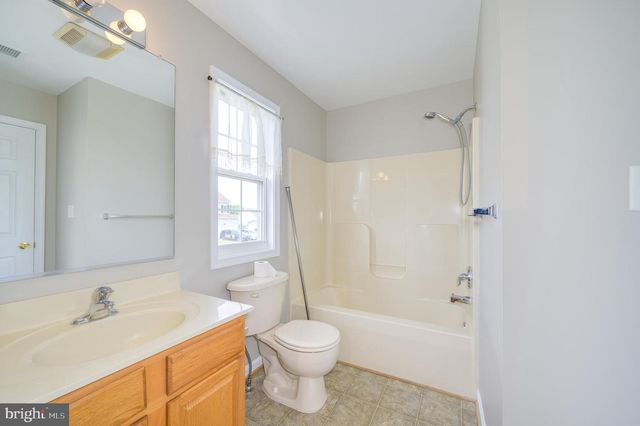 385 THAYERS GULL DR, Martinsburg, WV 25405