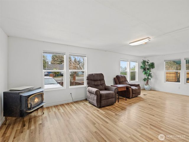 11040 14th Avenue SW, Seattle, WA 98146