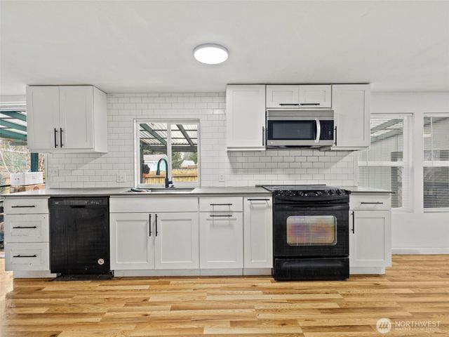 11040 14th Avenue SW, Seattle, WA 98146