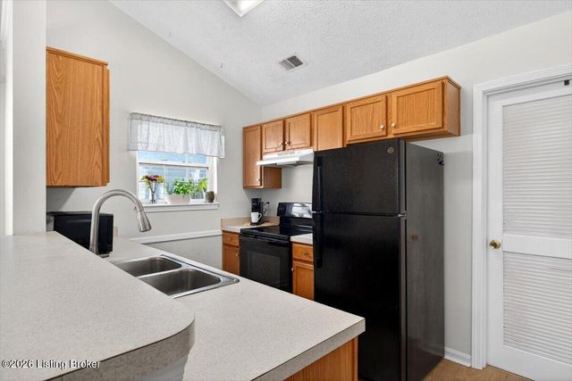12625 Westport Rdg Way, Louisville, KY 40245
