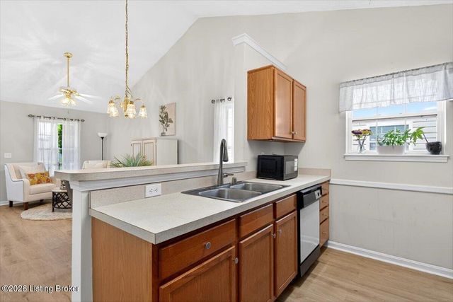 12625 Westport Rdg Way, Louisville, KY 40245