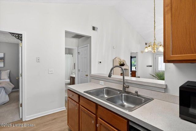 12625 Westport Rdg Way, Louisville, KY 40245