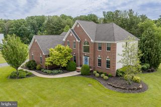 2 DELLAIRA CT, Wrightstown, NJ 08562