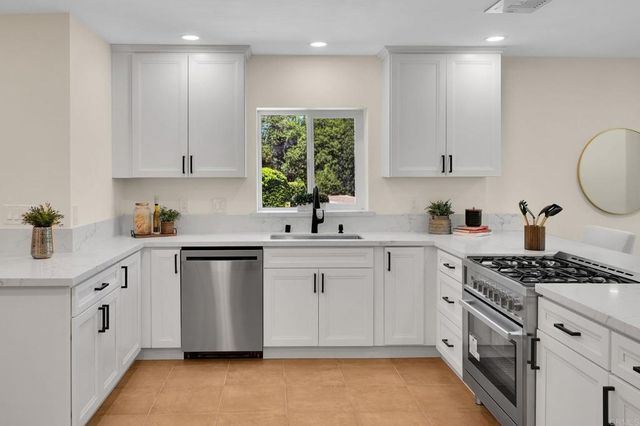 3131 Summit Drive, Escondido, CA 92025