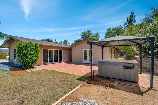3131 Summit Drive, Escondido, CA 92025