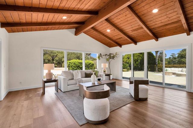 3131 Summit Drive, Escondido, CA 92025