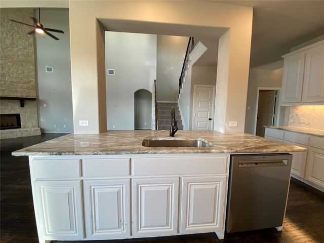 350 Devonshire Drive, Greenville, TX 75401