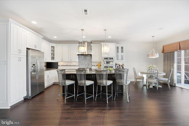 35 RITTENHOUSE CIR, Newtown, PA 18940