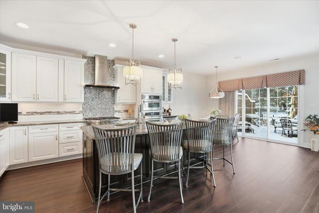 35 RITTENHOUSE CIR, Newtown, PA 18940