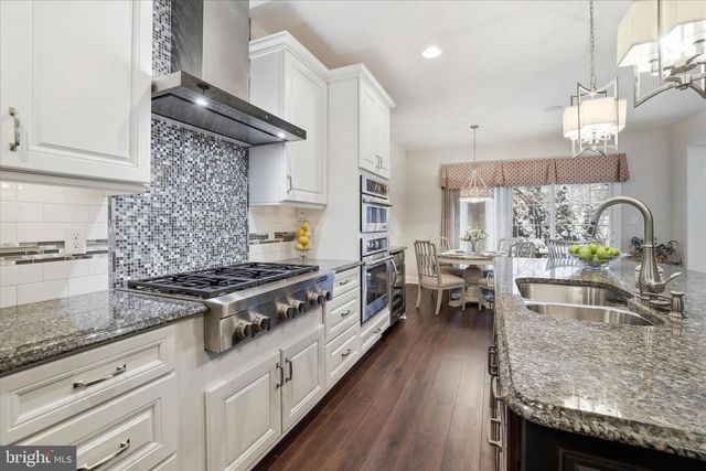 35 RITTENHOUSE CIR, Newtown, PA 18940