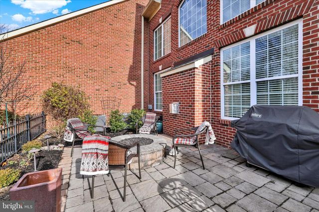 35 RITTENHOUSE CIR, Newtown, PA 18940