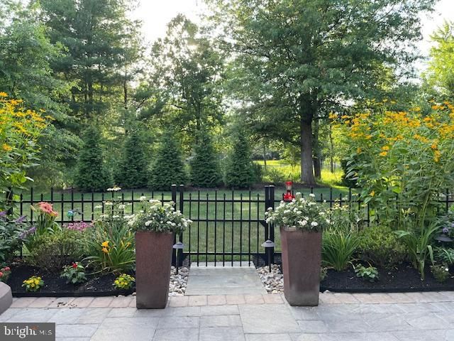 35 RITTENHOUSE CIR, Newtown, PA 18940