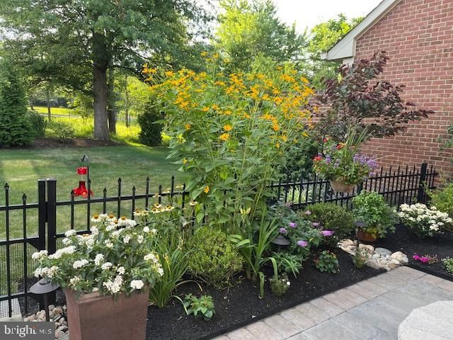 35 RITTENHOUSE CIR, Newtown, PA 18940