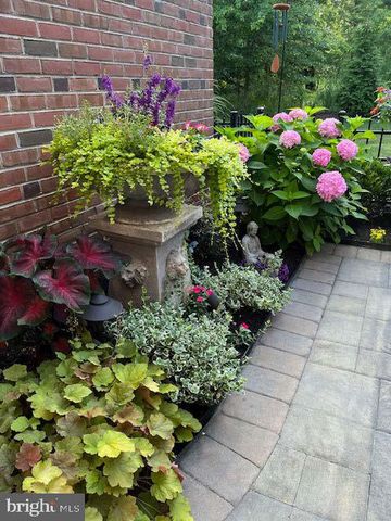 35 RITTENHOUSE CIR, Newtown, PA 18940