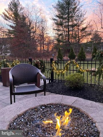 35 RITTENHOUSE CIR, Newtown, PA 18940