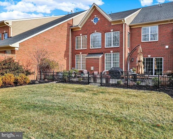 35 RITTENHOUSE CIR, Newtown, PA 18940