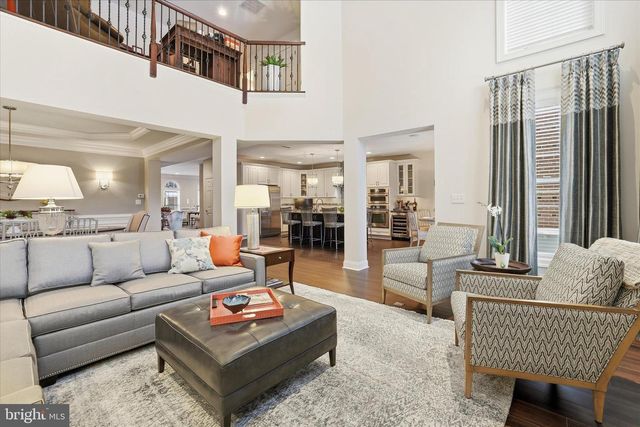 35 RITTENHOUSE CIR, Newtown, PA 18940