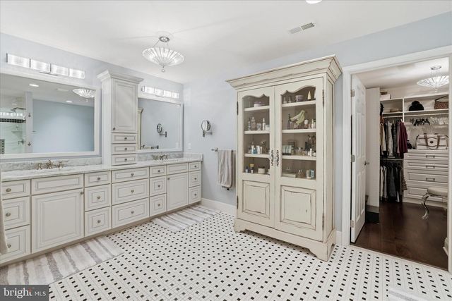 35 RITTENHOUSE CIR, Newtown, PA 18940