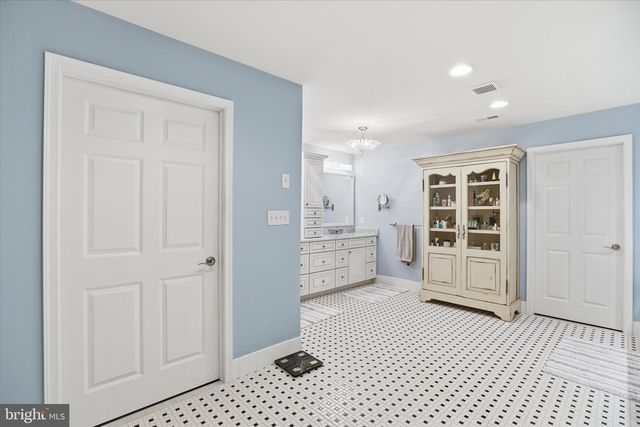 35 RITTENHOUSE CIR, Newtown, PA 18940