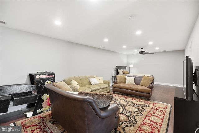 35 RITTENHOUSE CIR, Newtown, PA 18940