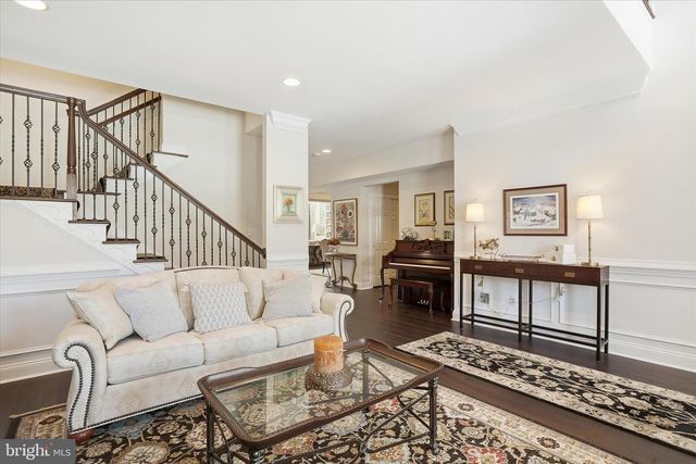 35 RITTENHOUSE CIR, Newtown, PA 18940