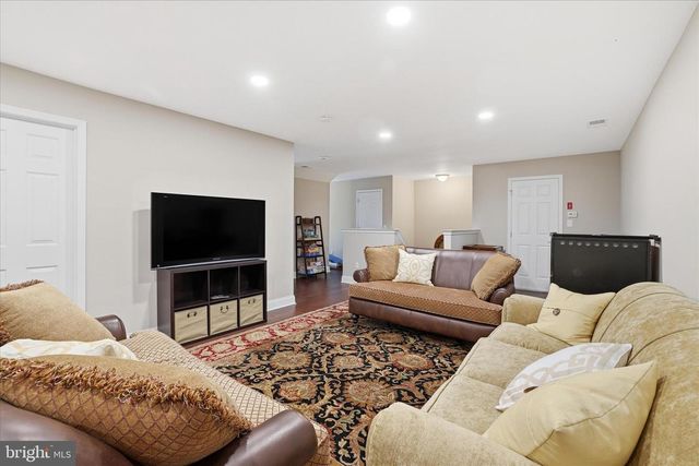 35 RITTENHOUSE CIR, Newtown, PA 18940