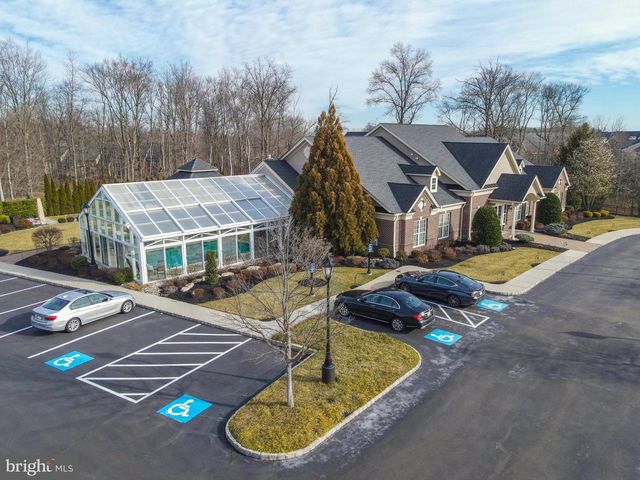 35 RITTENHOUSE CIR, Newtown, PA 18940