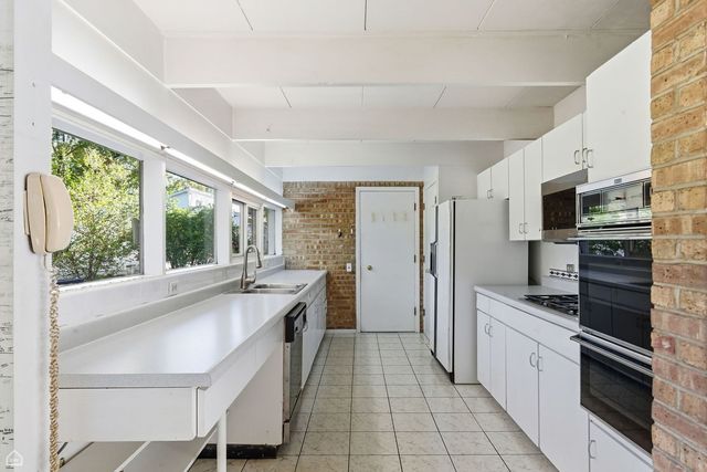 1s140 Pine Lane, Lombard, IL 60148