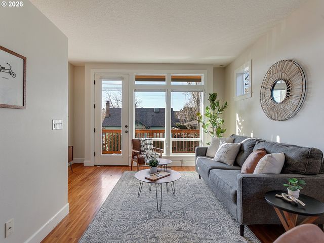 2216 Se 48TH Ave, Portland, OR 97215