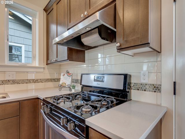 2216 Se 48TH Ave, Portland, OR 97215