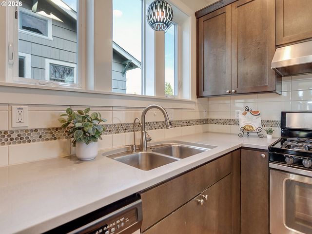 2216 Se 48TH Ave, Portland, OR 97215