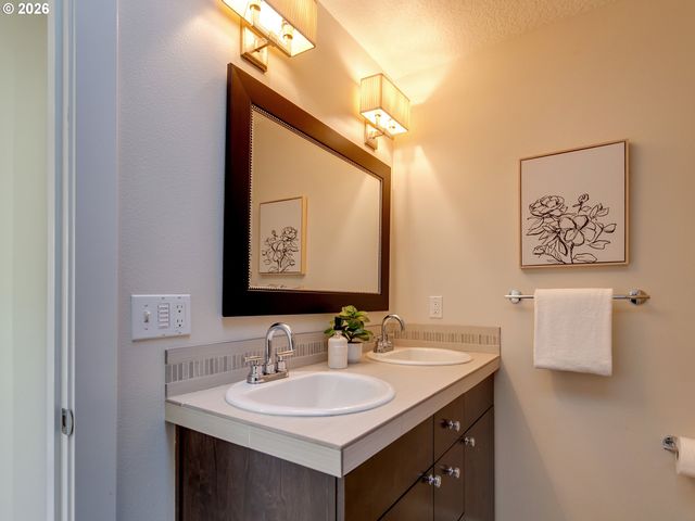 2216 Se 48TH Ave, Portland, OR 97215