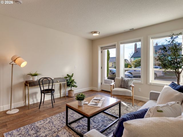 2216 Se 48TH Ave, Portland, OR 97215