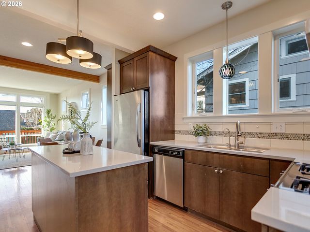 2216 Se 48TH Ave, Portland, OR 97215