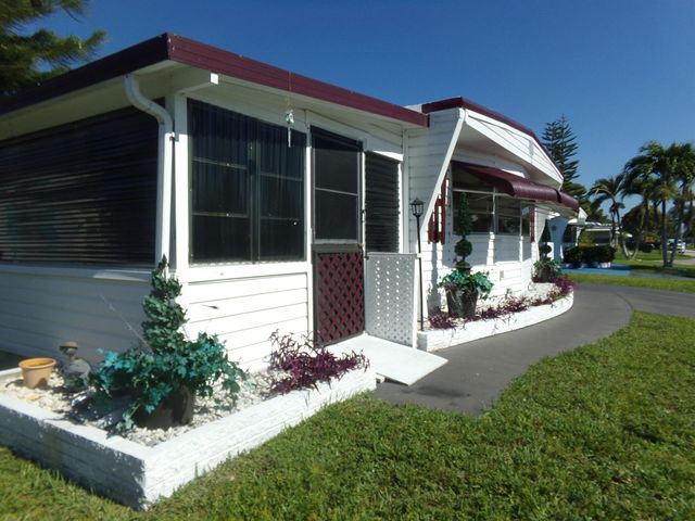 6385 Cypress Lane, Atlantis, FL 33462