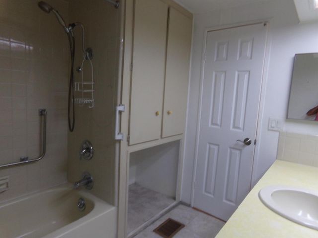 6385 Cypress Lane, Atlantis, FL 33462
