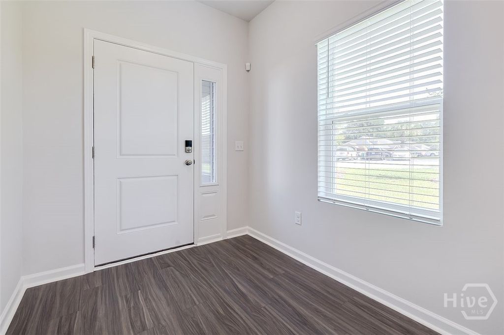 Image 5 of property listing at 9 Towne Park Court, Rincon, GA 31326