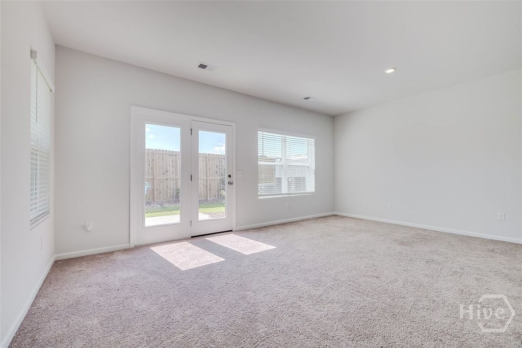 Image 7 of property listing at 9 Towne Park Court, Rincon, GA 31326