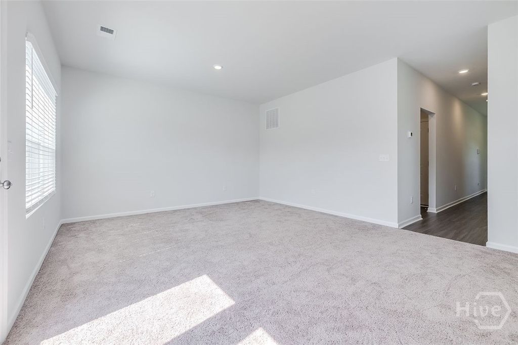 Image 8 of property listing at 9 Towne Park Court, Rincon, GA 31326