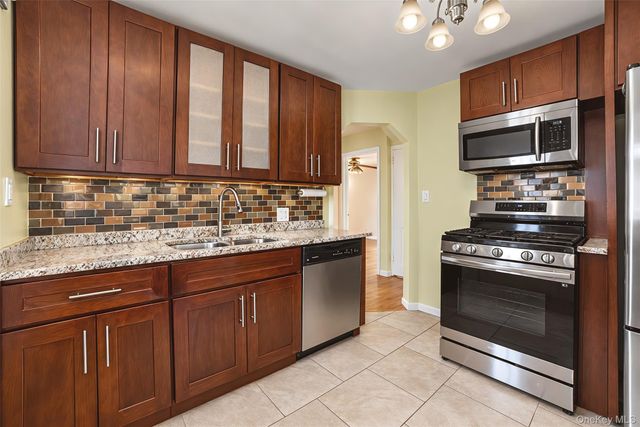 711 Covert Avenue, New Hyde Park, NY 11040