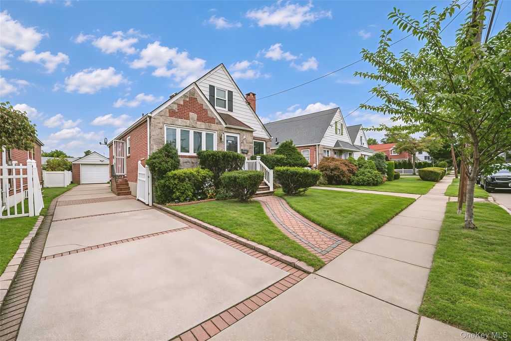 711 Covert Avenue, New Hyde Park, NY 11040