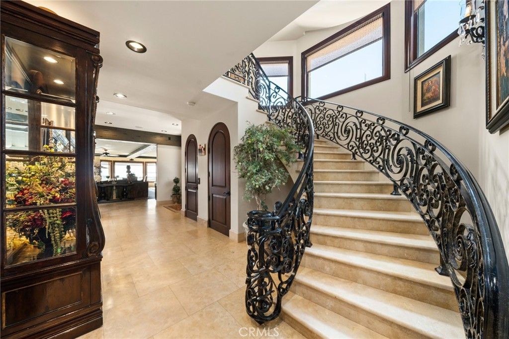 Image 10 of property listing at 2 60th pl, Long Beach, CA 90803